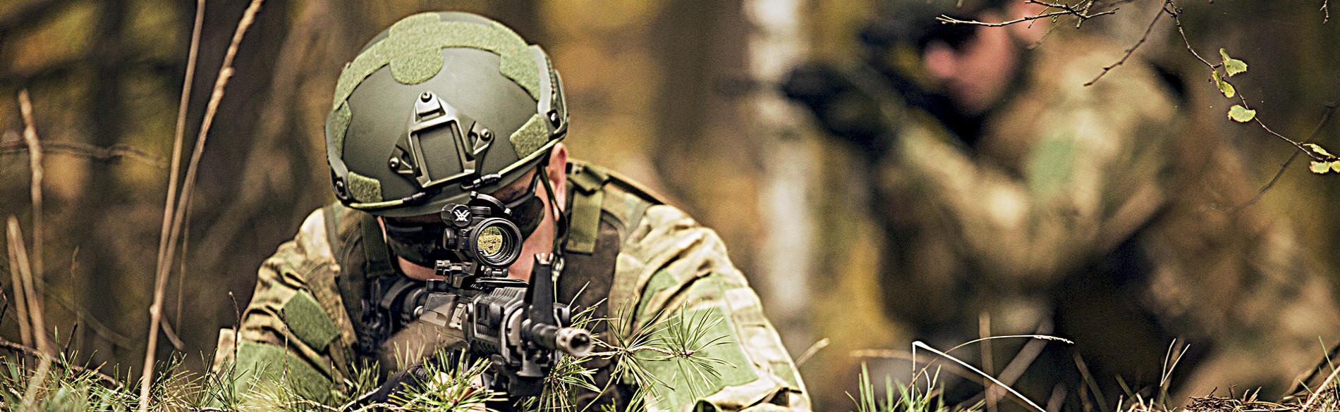 kariniai drabužiai kelnės striukės megztiniai marškiniai marškiniai aksesuarai Lenkija